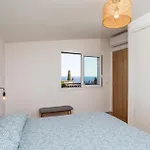 Antonia House * Ачи Костелло