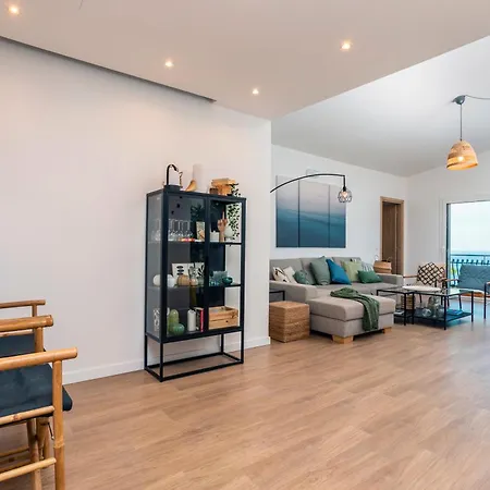 Antonia House 阿齐·卡斯特罗